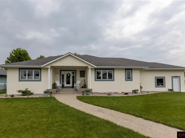 109 Kristy Ln, Mankato, MN 56001