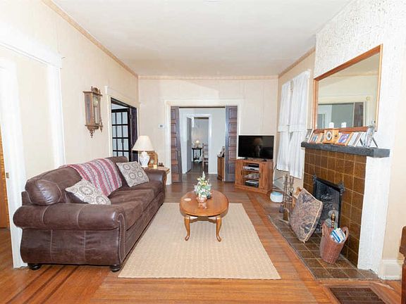 5th image of 4409 Floral Ave