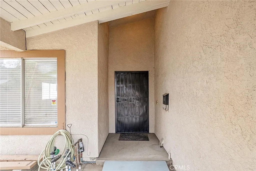 3 bed, 1322 sqft, $4,200 — Photo 2