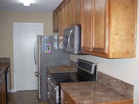 3rd image of 121 Gray Dr