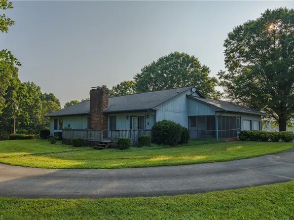 807 Peoples Creek Rd, Advance, NC 27006