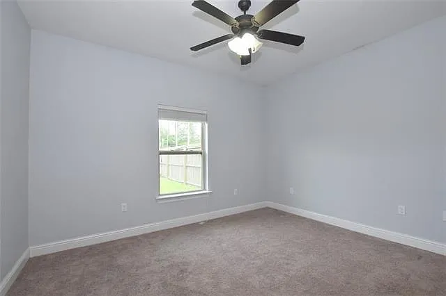 172 Nickel Loop — Photo 11