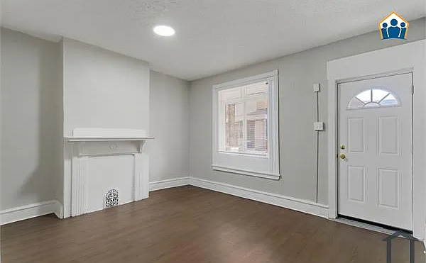 14 N Peach St — Photo 3