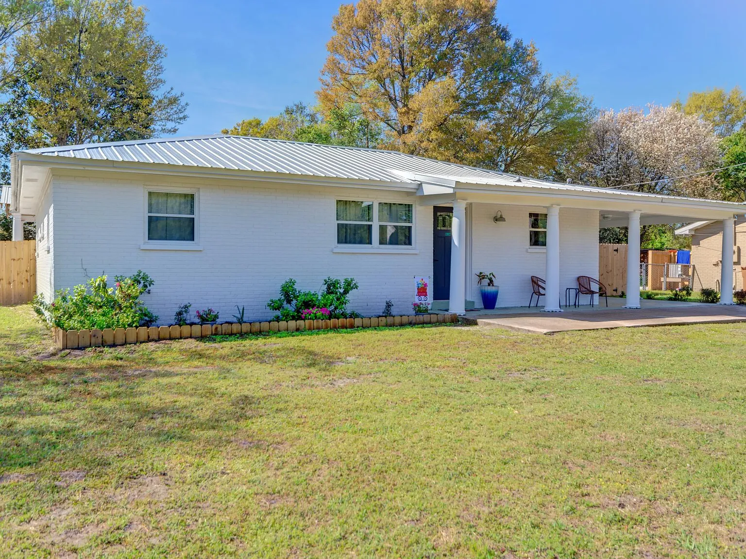 3 bed, 2.5 bath, 1400 sqft, $3,200 — Photo 4