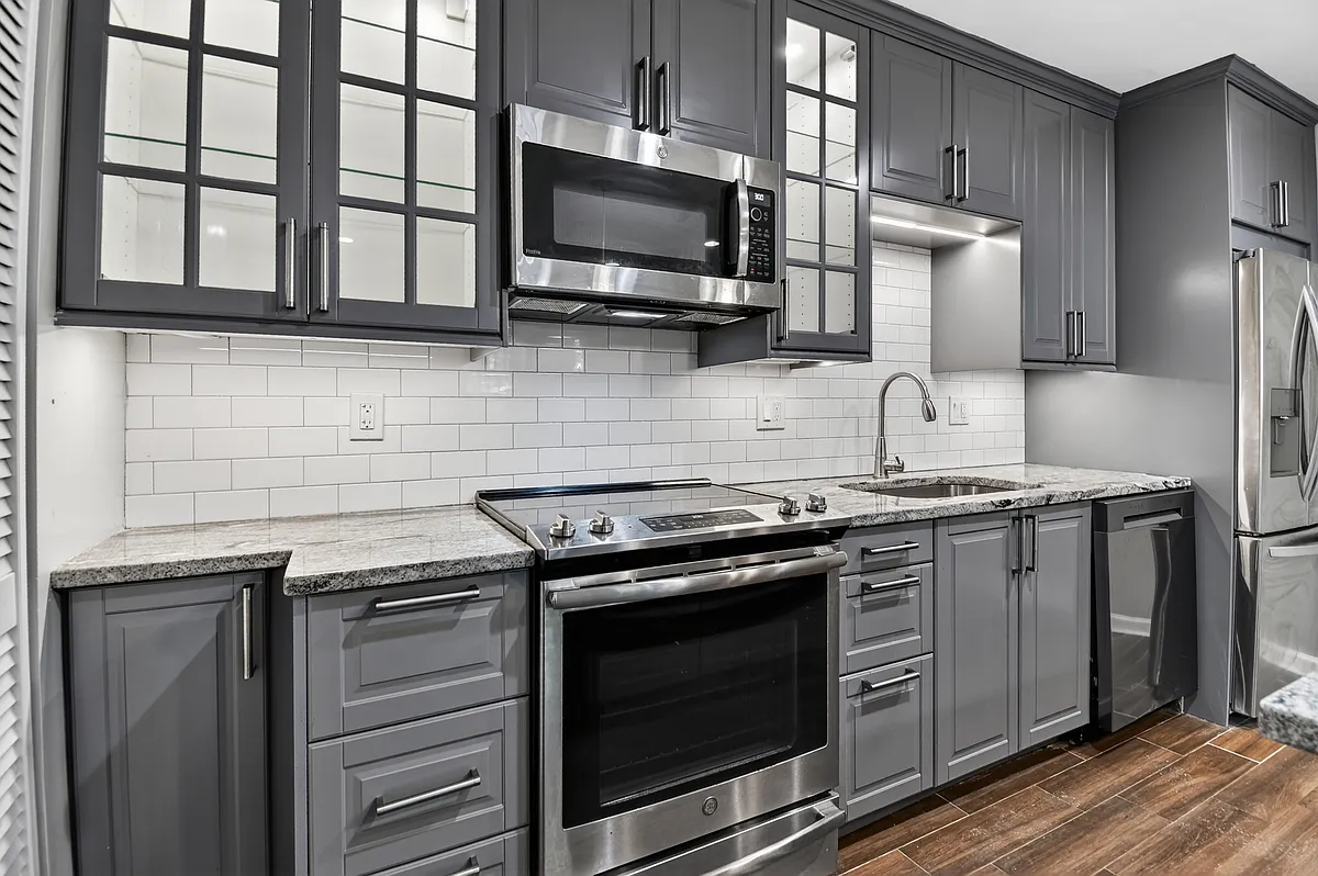 Photo 2 of 19 - 600 Q St NW #B - Washington, DC Renovated kitchen - 600 Q St NW #B