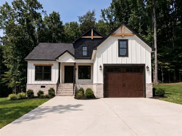 210 Birchwood Ln, Mocksville, NC 27028