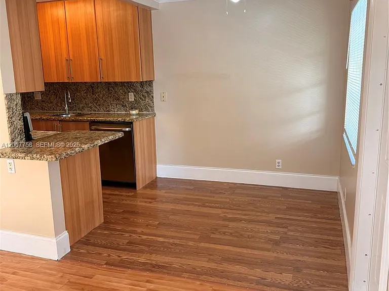 1125 NE 16th Pl #201 — Photo 6