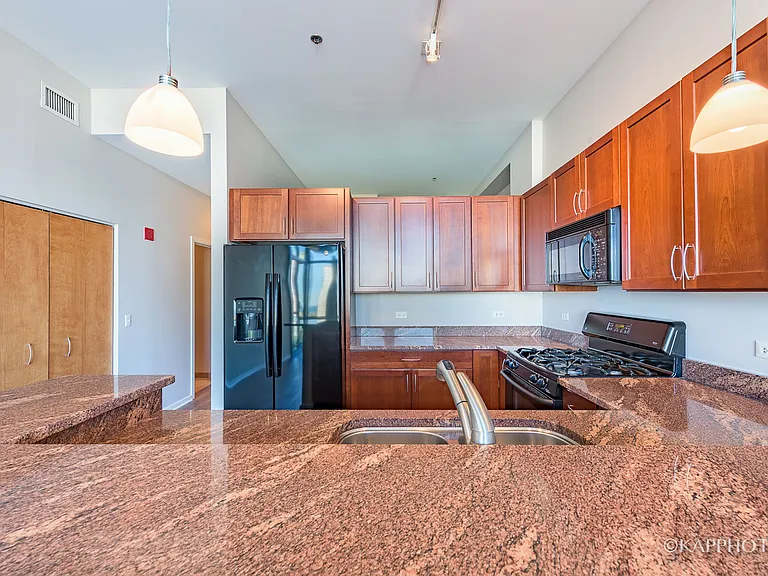 1819 S Michigan Ave #807 — Photo 25