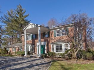 6 Rolling Dr, Glen Head, NY 11545
