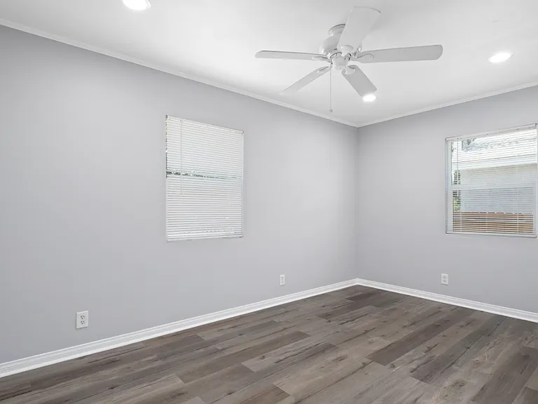 7913 Milton Ave — Photo 13