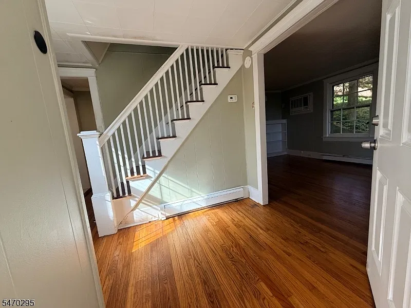 2 bed, 1.0 bath, $2,500 — Photo 4
