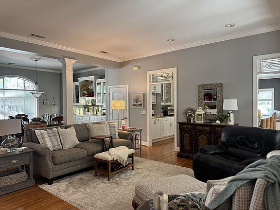 3rd image of 513 Owen Rd