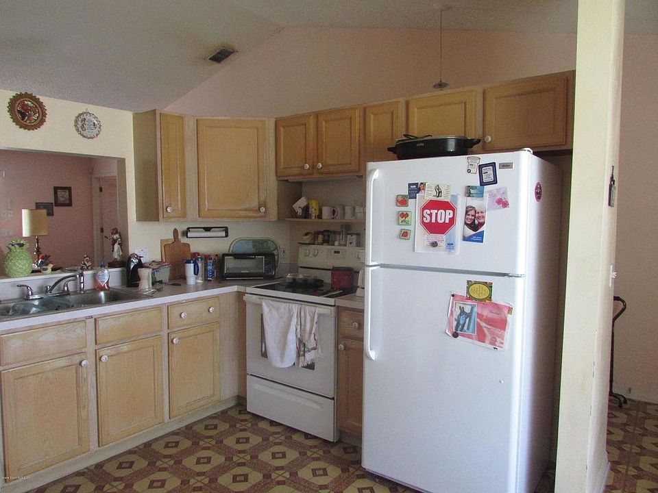 2nd image of 358 Americana Blvd NE