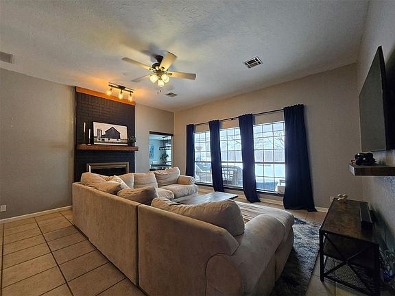 4th image of 1018 Dustin Dr