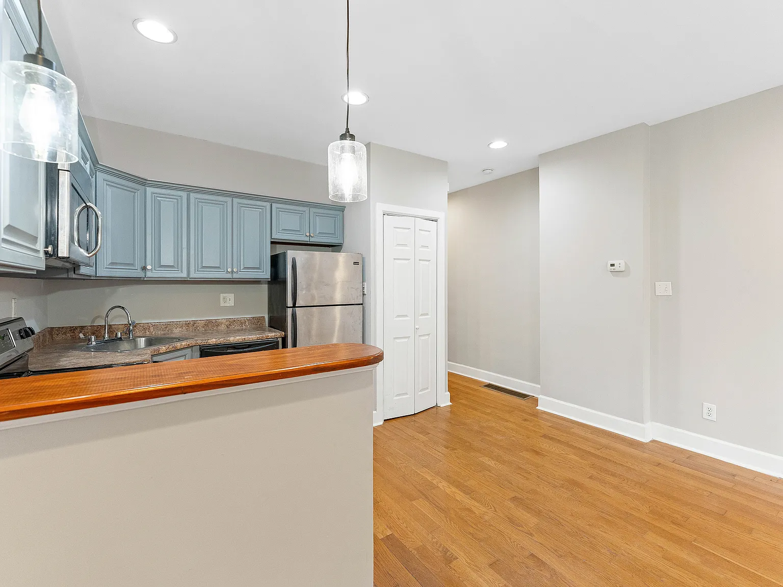 2 bed, 1000 sqft, $1,750 — Photo 4