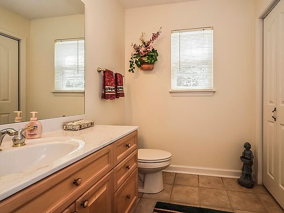 4th image of 139 Ashwood Ln