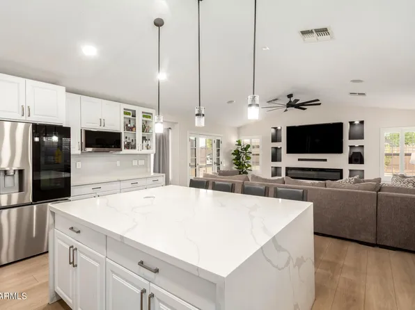 8352 W SAN JUAN Avenue, Glendale, AZ 85305