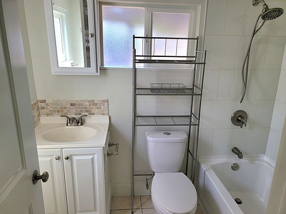 3rd image of 189 Naniloa Dr