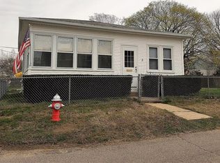 2 Oniska St, Warwick, RI 02889