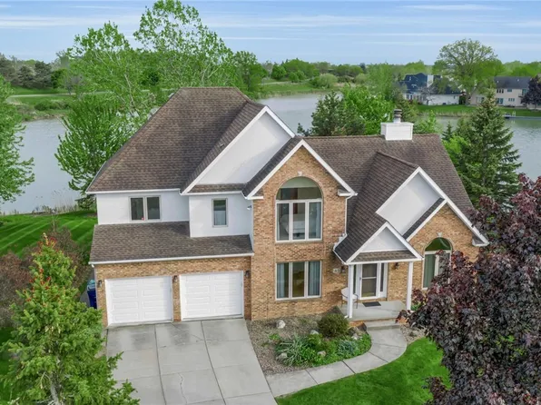 45 Red Maple Ct, Amherst, NY 14228