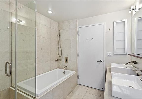 5th image of 225-227 W 60th St #17B