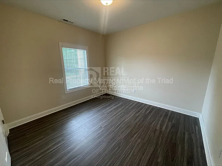 206 Hassellwood Dr — Photo 5
