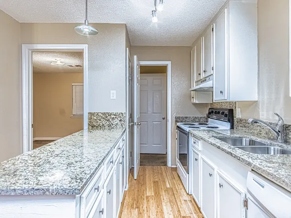 5218 Bernardo De Galvez Ave, Galveston, TX