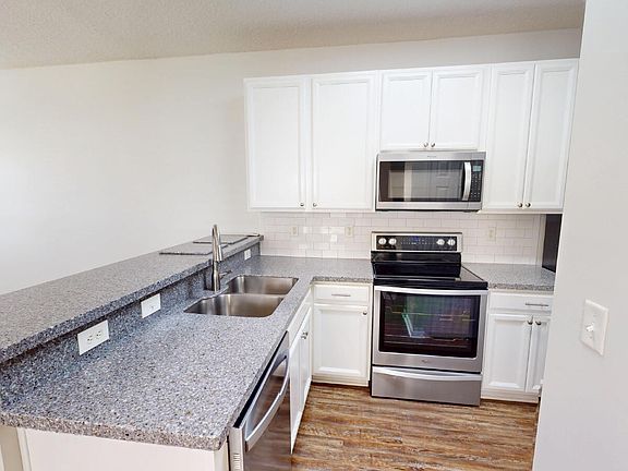 2nd image of 448 Sherwood Oaks Dr