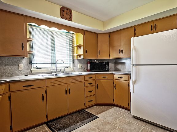 4th image of 2115 Aurora Ave