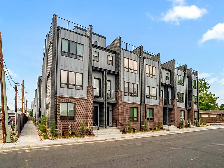 University Hills Townhomes — Photo 31