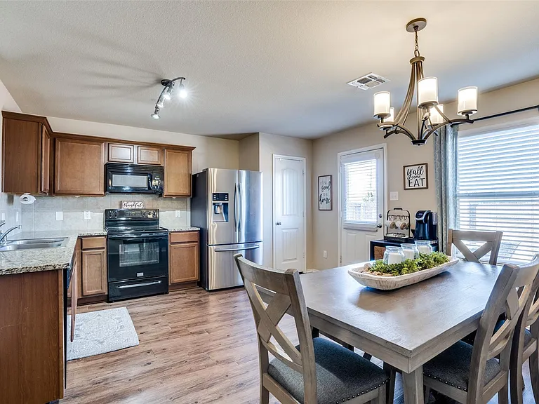 1606 Meadow Creek Dr — Photo 19