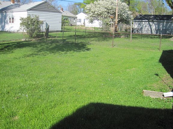 4th image of 1015 E Tripp Ave