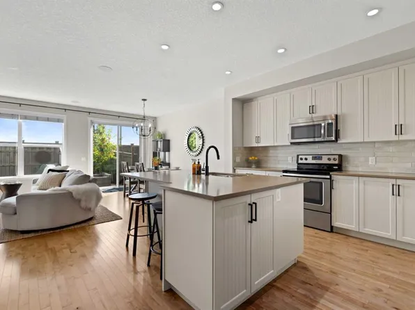 124 S Masters Cres SE, Calgary, AB T3M 2M9