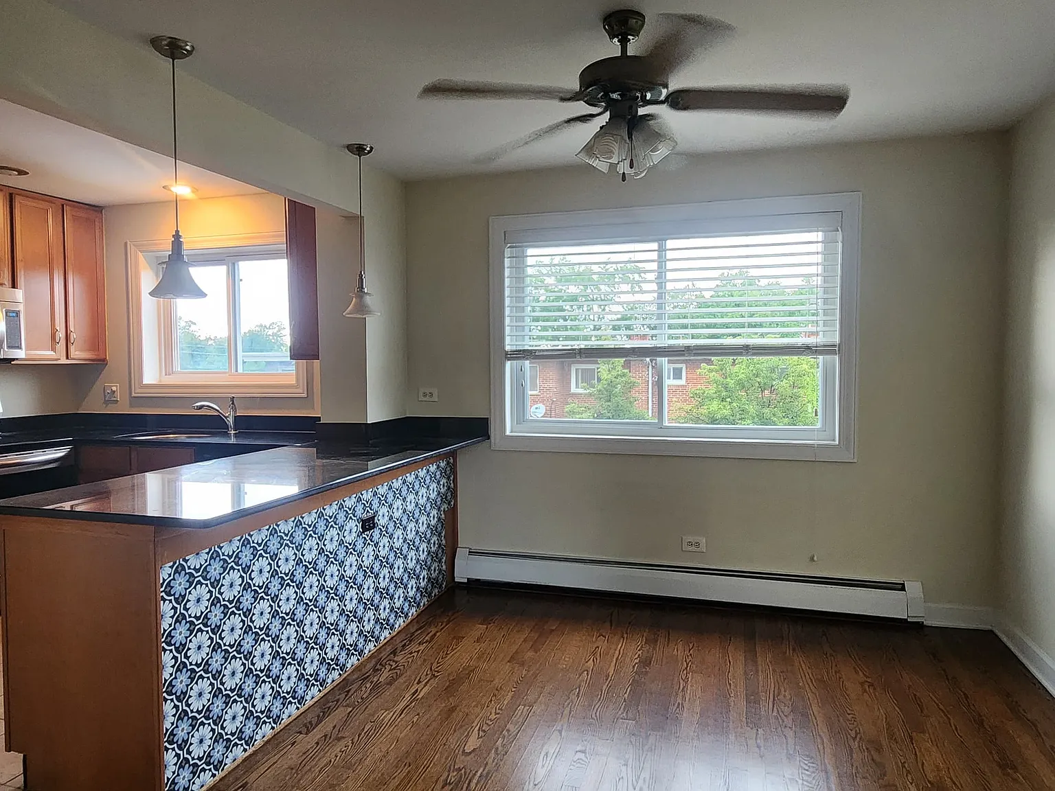 2 bed, 1.5 bath, 1100 sqft, $2,000 — Photo 2