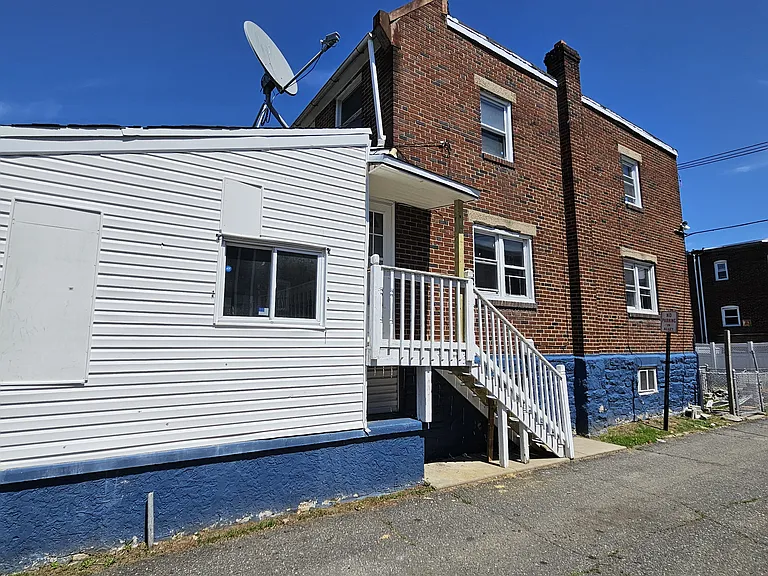 825 McDonald St — Photo 2