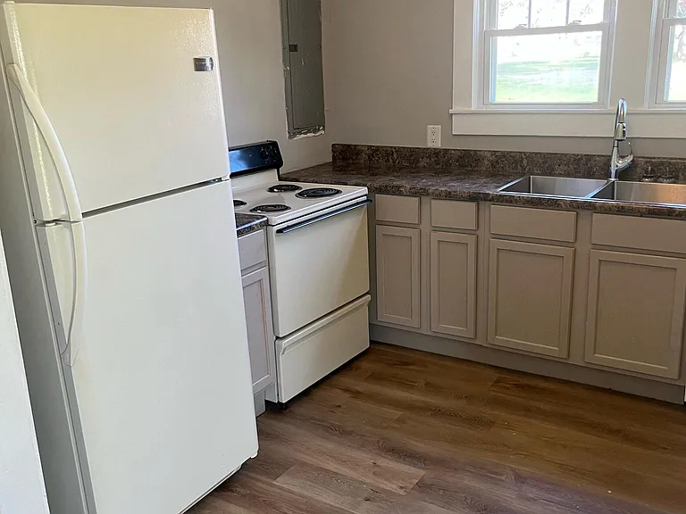 806 E Laurel St — Photo 11