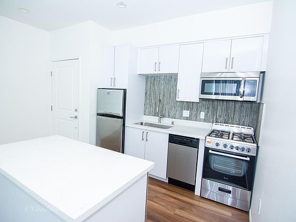5th image of 11260 Mississippi Ave #401