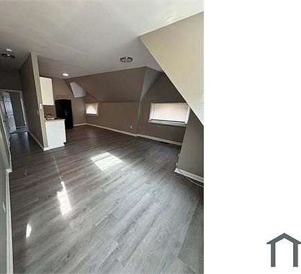 4th image of 110 W Oak St #3