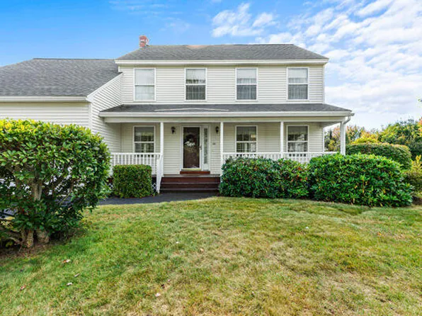 38 Gateway Common Drive, Gorham, ME 04038