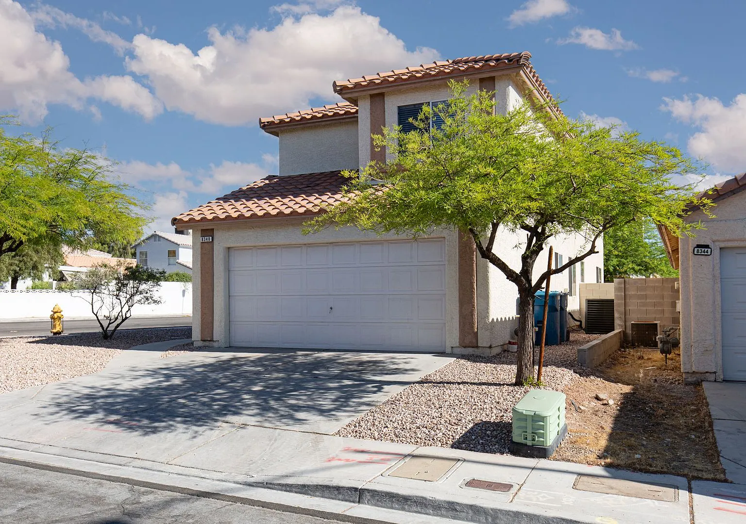NW home located close to Summerlin Parkway — Photo 2