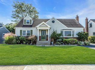 791 Caryl St, Franklin Square, NY 11010
