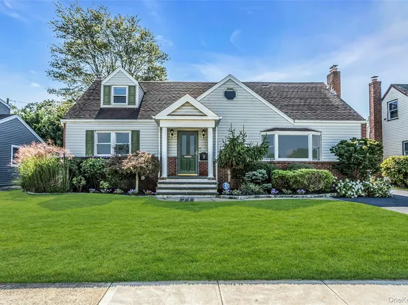 791 Caryl Street, Franklin Square, NY 11010