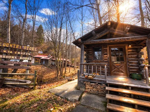 15323 Midland Trl, Ansted, WV 25812