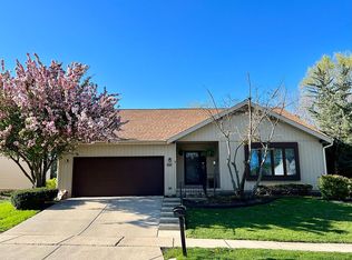 466 Laura Ct, Naperville, IL 60563