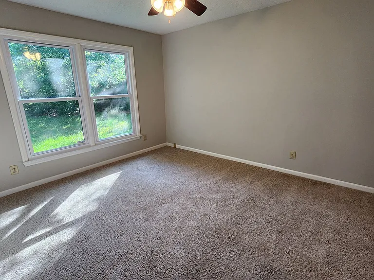 909 Bramblewood Ct — Photo 16