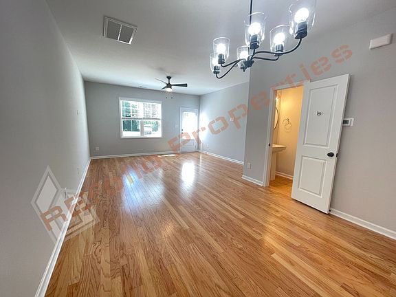 5th image of 618 Rush St