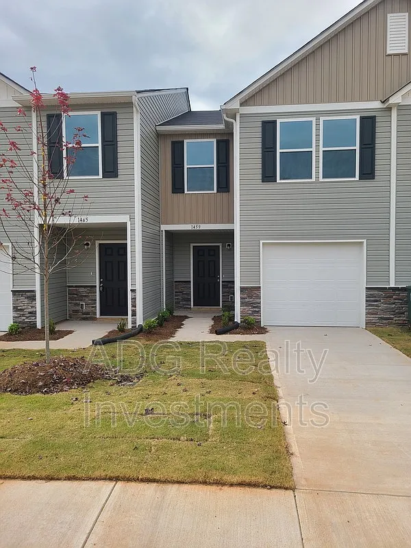3 bed, 2.5 bath, $1,650 — Photo 2