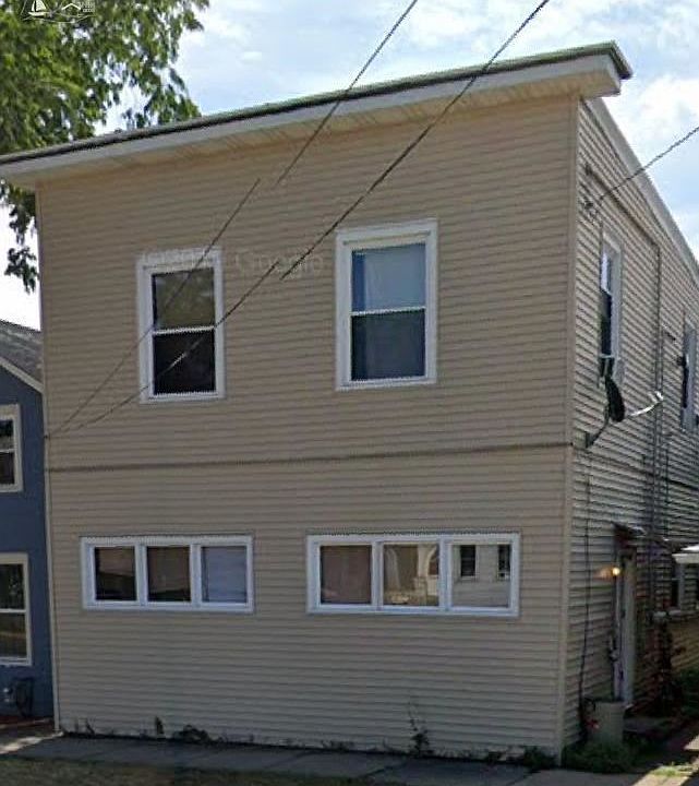 1st image of 530 E Adams St