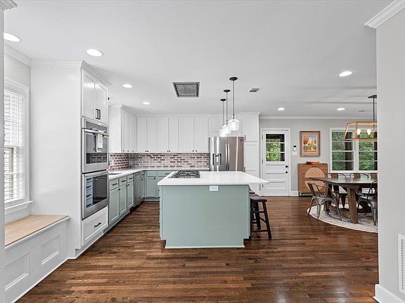 5th image of 1155 E Crestwood Dr