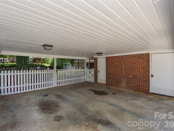 5th image of 704 Lancaster Ave